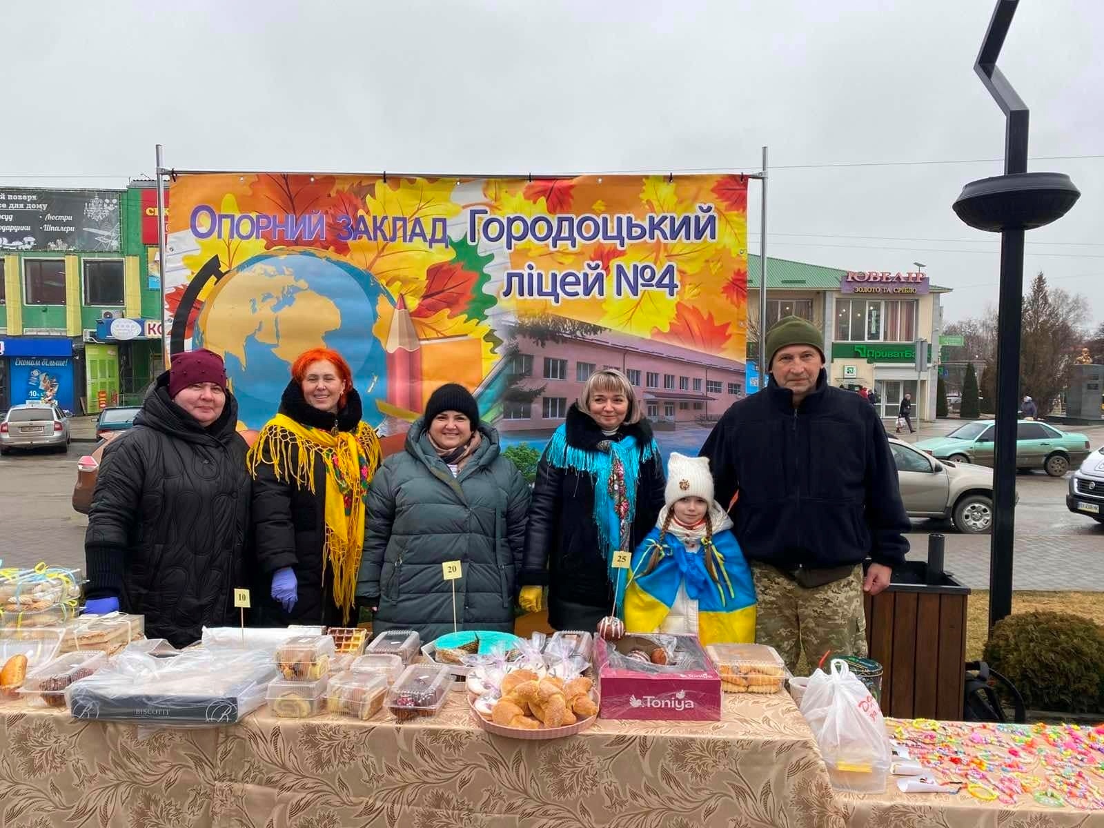 Там, де нитка стає зброєю: історія городоцьких швачок і школярів, які працюють заради перемоги