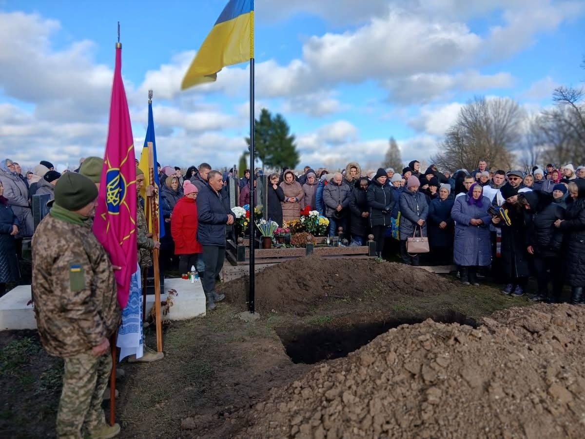 У Жищинцях попрощалися з воїном Ярославом Черепановим, який загинув на Донеччині