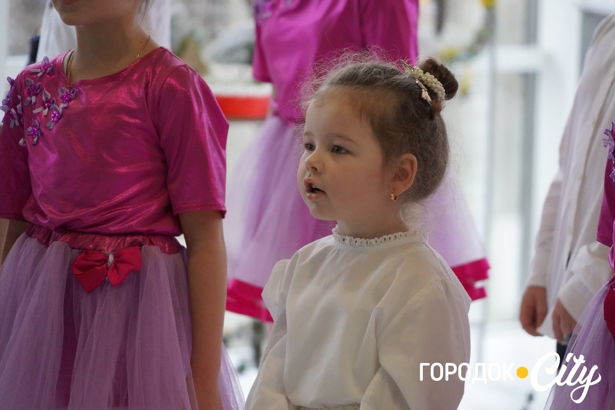 «Новорічна технофеєрія». У Городку школярі та вихованці Будинку творчості створили святкову виставку