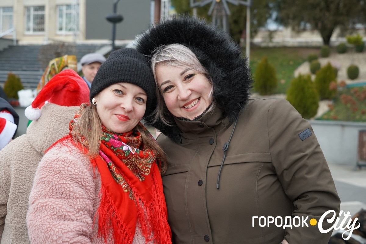 Дитинство має тривати. У Городку урочисто відкрили головну ялинку громади
