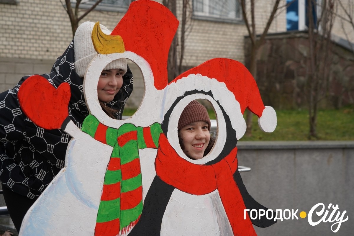 Дитинство має тривати. У Городку урочисто відкрили головну ялинку громади