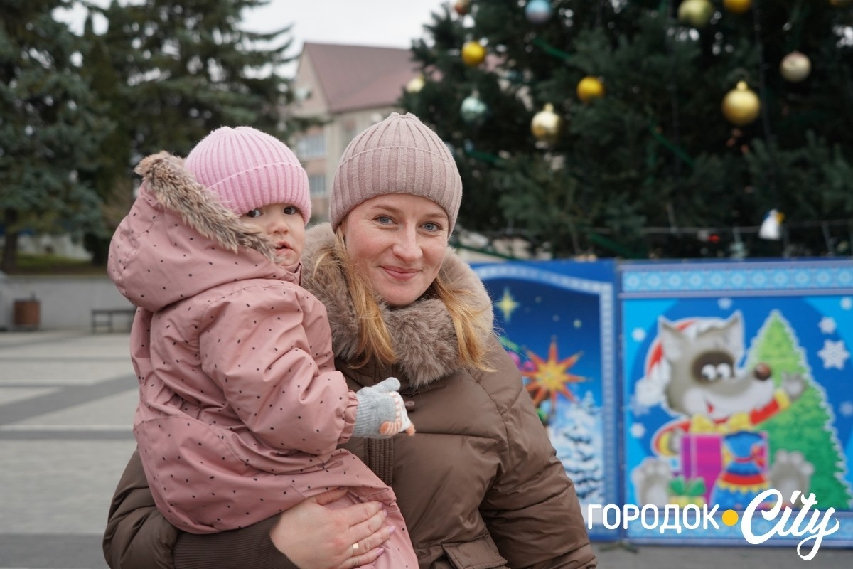 Дитинство має тривати. У Городку урочисто відкрили головну ялинку громади