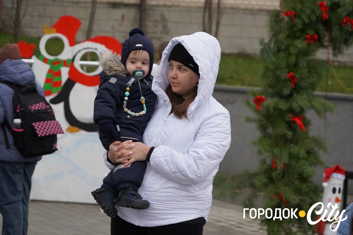 Дитинство має тривати. У Городку урочисто відкрили головну ялинку громади