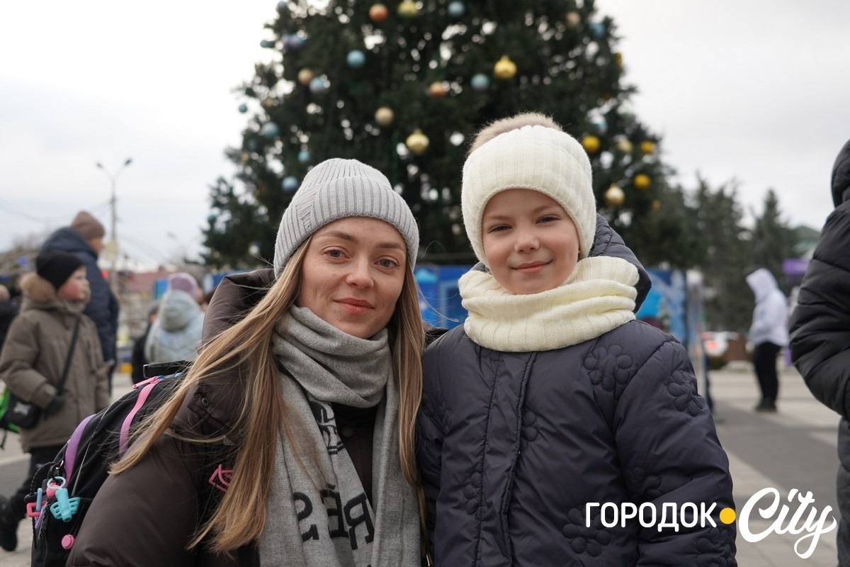 Дитинство має тривати. У Городку урочисто відкрили головну ялинку громади