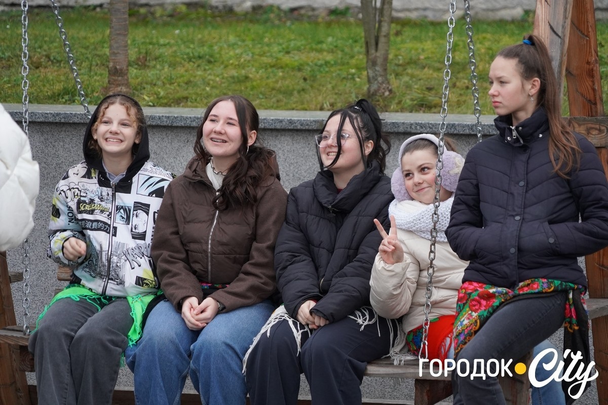 Дитинство має тривати. У Городку урочисто відкрили головну ялинку громади