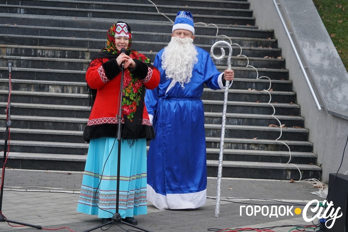 Дитинство має тривати. У Городку урочисто відкрили головну ялинку громади