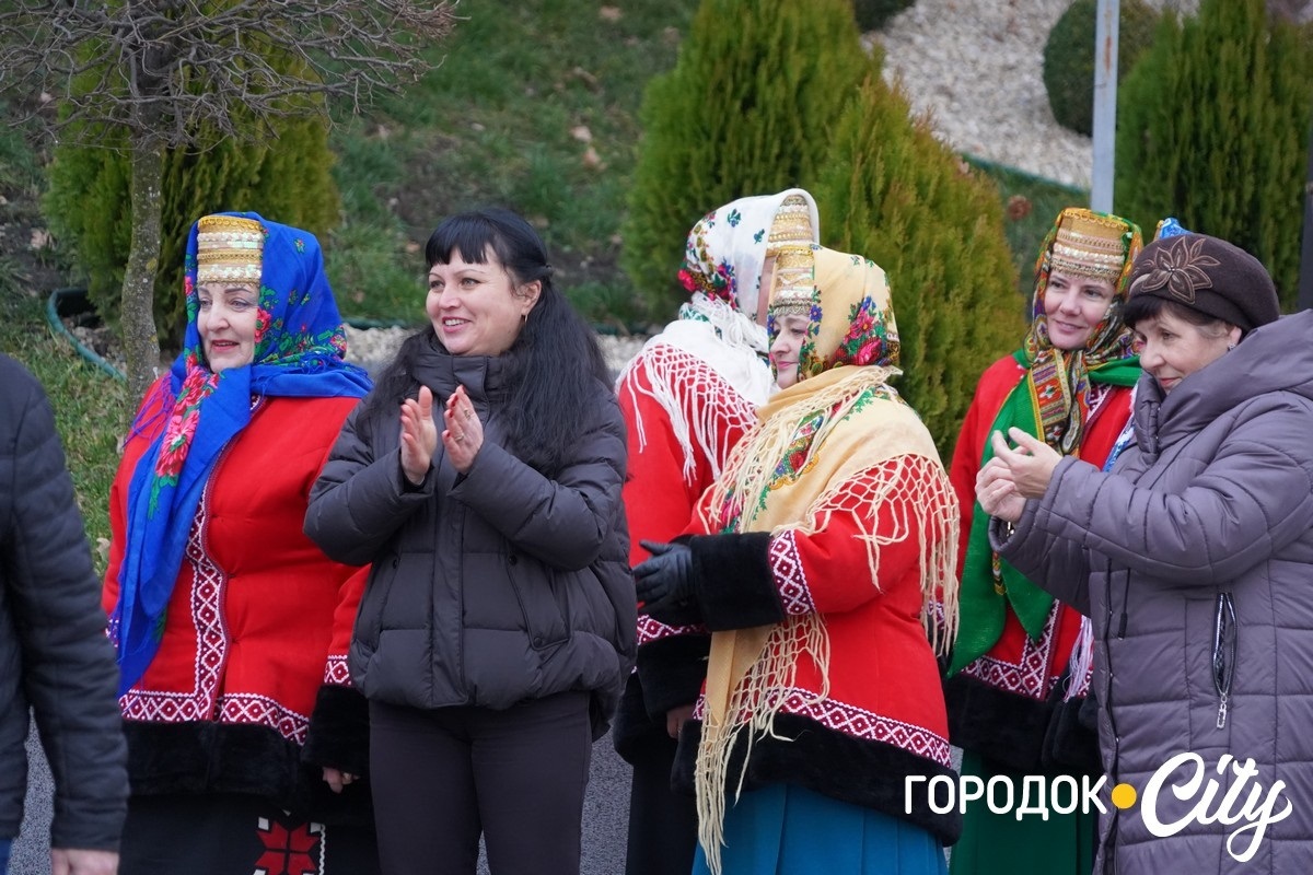 Дитинство має тривати. У Городку урочисто відкрили головну ялинку громади