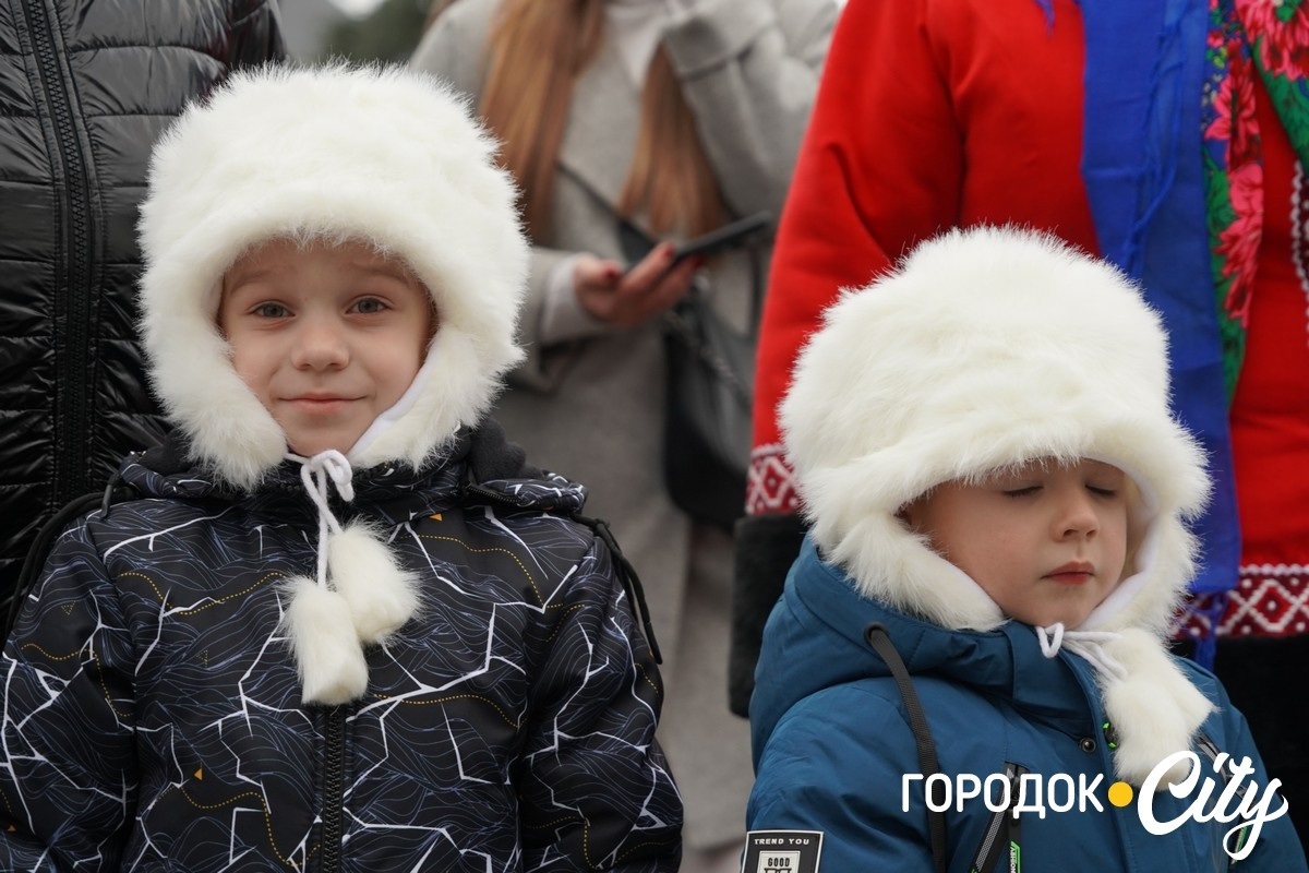 Дитинство має тривати. У Городку урочисто відкрили головну ялинку громади