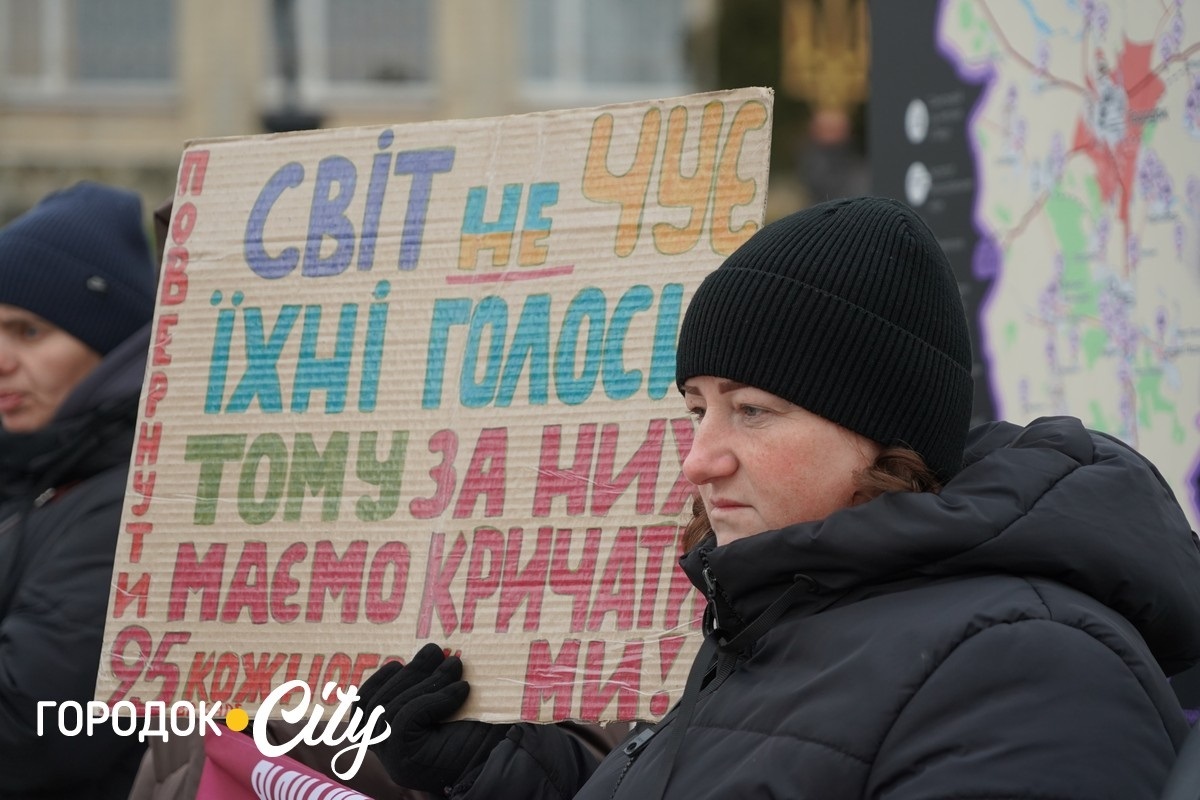 Списки зниклих городоччан переклали 4 мовами: тепер за їхнє повернення моляться навіть в Італії