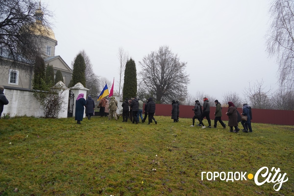 У селі Жищинці провели у вічність загиблого Героя Вадима Катаєва