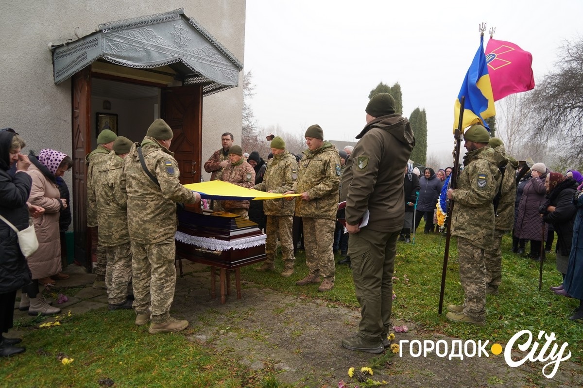 У селі Жищинці провели у вічність загиблого Героя Вадима Катаєва