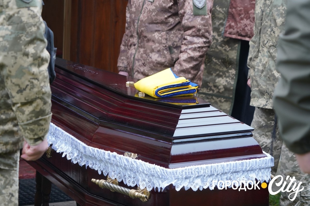 У селі Жищинці провели у вічність загиблого Героя Вадима Катаєва