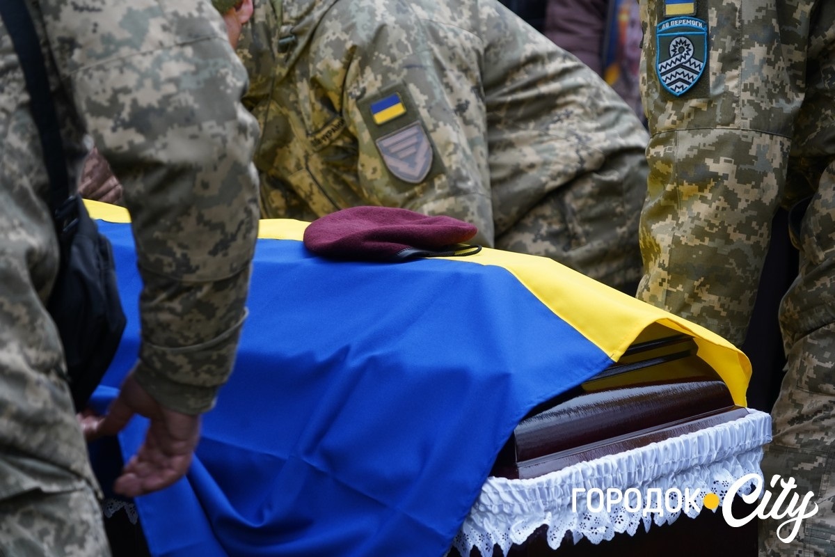 У селі Жищинці провели у вічність загиблого Героя Вадима Катаєва