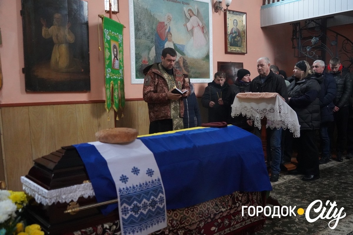 У селі Жищинці провели у вічність загиблого Героя Вадима Катаєва