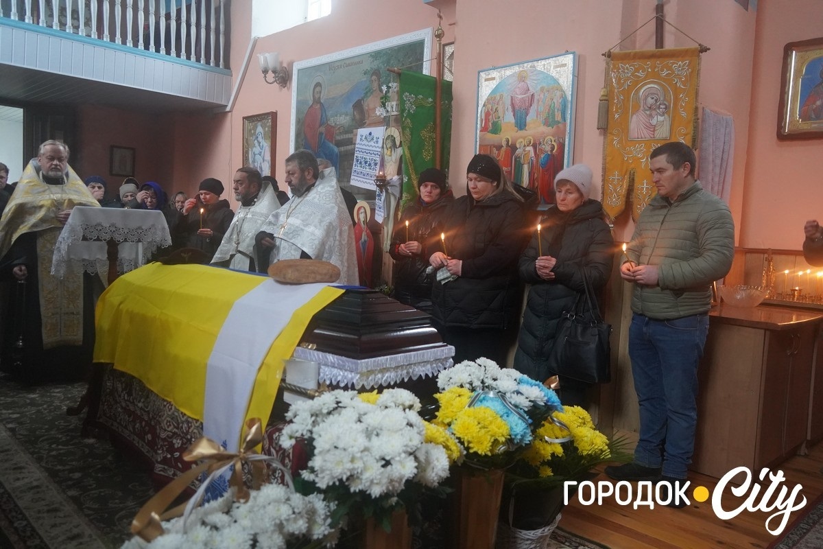 У селі Жищинці провели у вічність загиблого Героя Вадима Катаєва