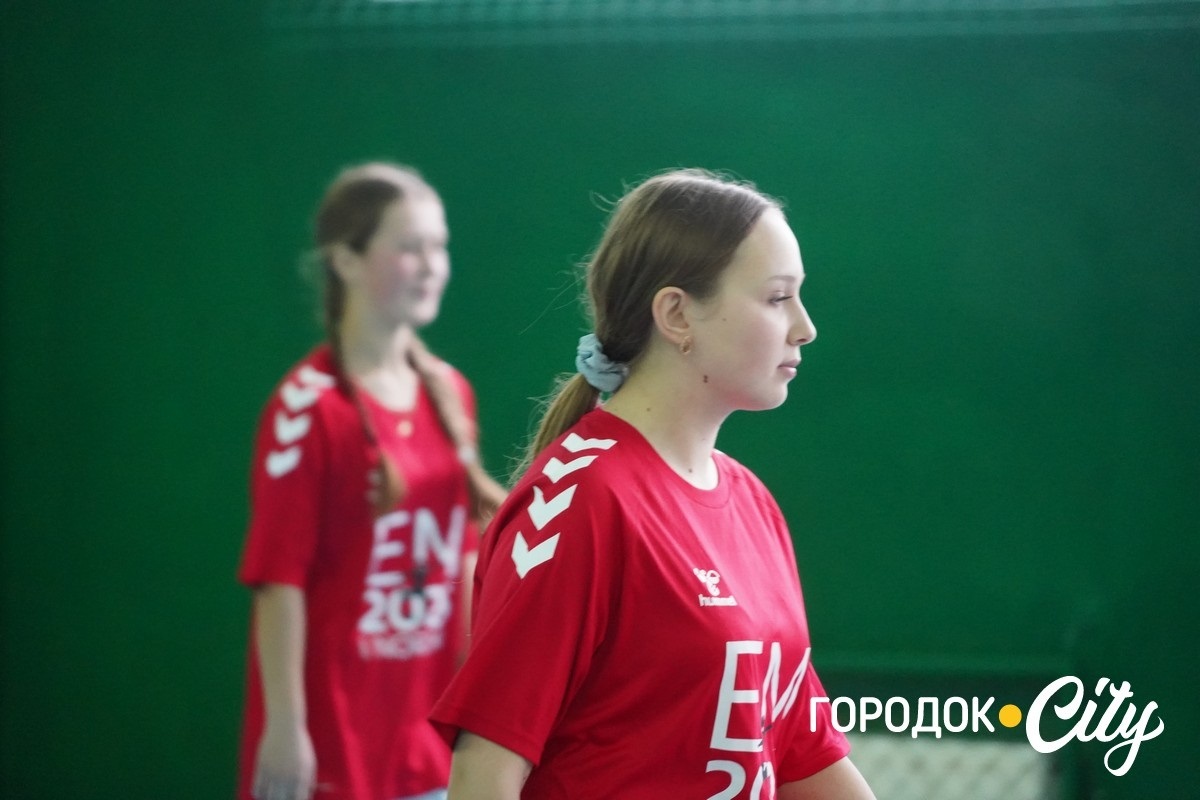 У Городку визначили кращі баскетбольні команди серед дівчат і юнаків у межах ігор «Пліч-о-пліч»