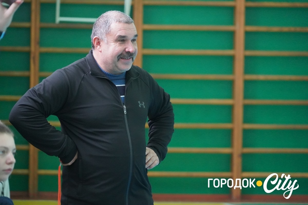 У Городку визначили кращі баскетбольні команди серед дівчат і юнаків у межах ігор «Пліч-о-пліч»