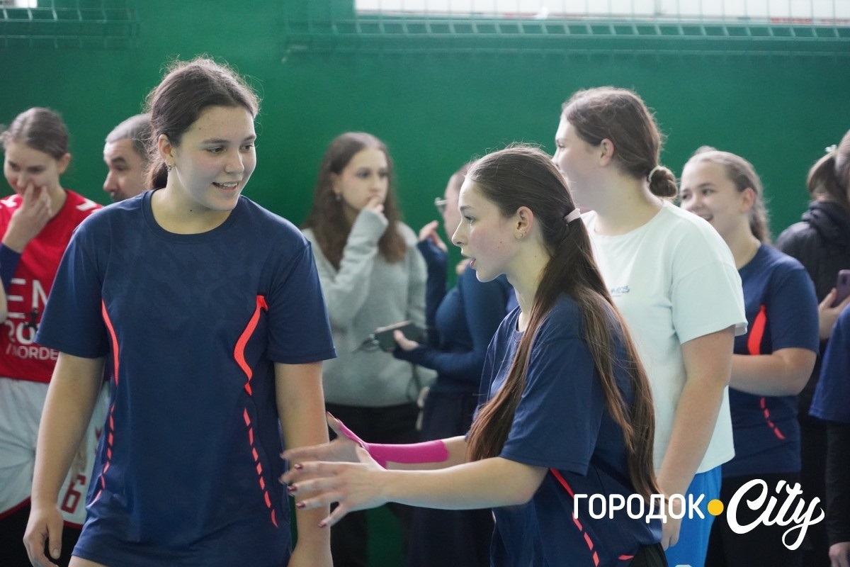 У Городку визначили кращі баскетбольні команди серед дівчат і юнаків у межах ігор «Пліч-о-пліч»
