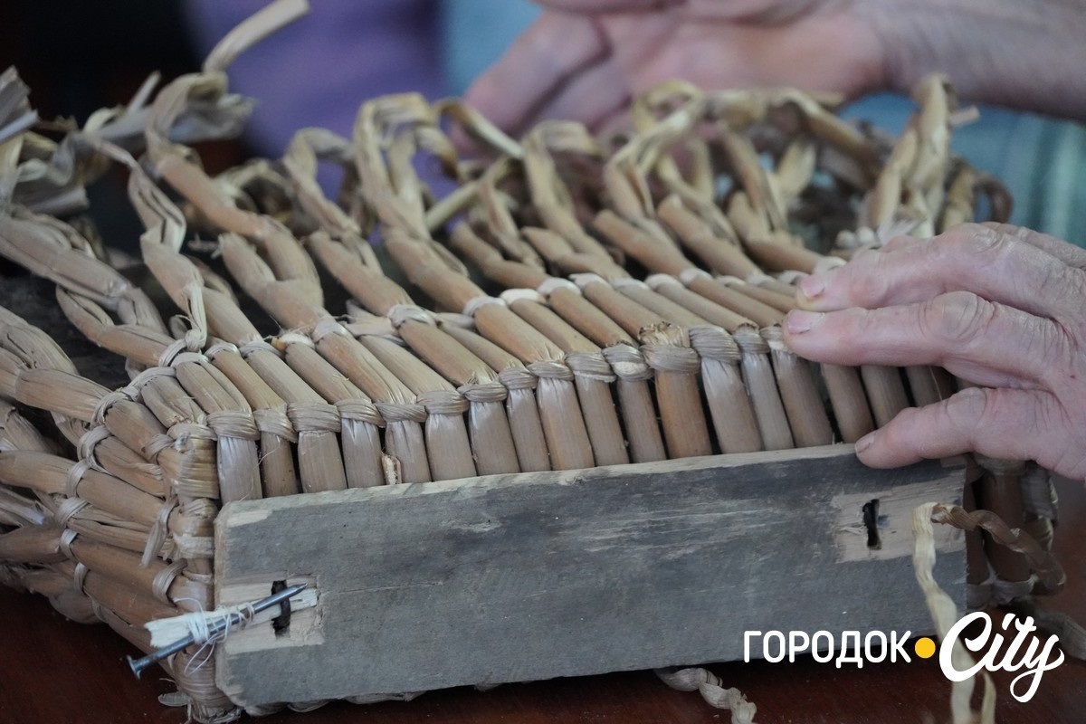 Кошики з очерету як жива пам’ять поколінь: у Городку відбувся майстер-клас зі старовинного ремесла