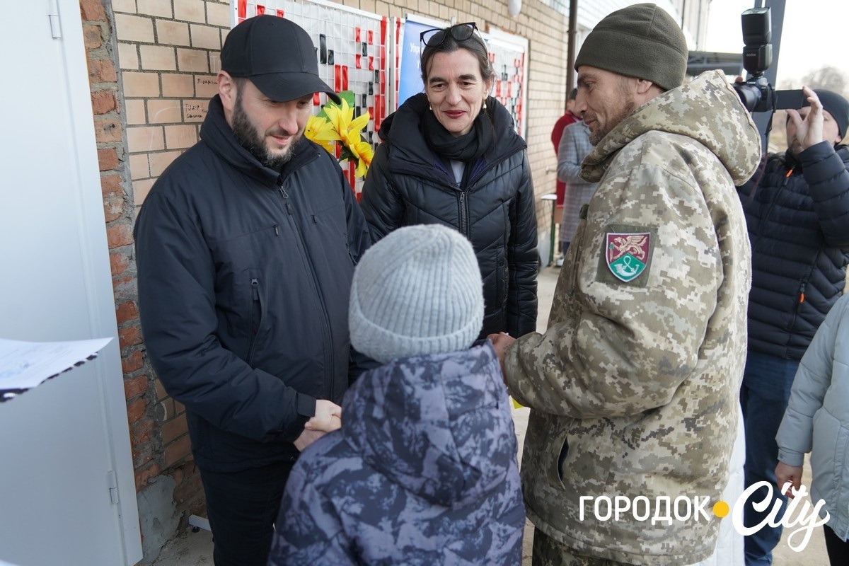 Житло для нових городоччан. У Городку 24 родини ВПО отримали ключі від нових квартир