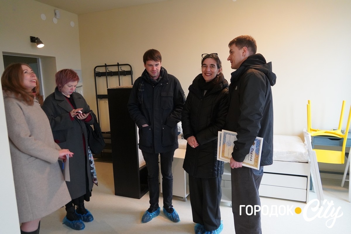 Житло для нових городоччан. У Городку 24 родини ВПО отримали ключі від нових квартир