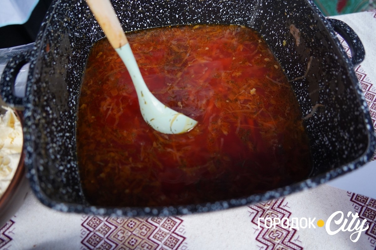 Смак дому і єдності: у Городку відбувся фестиваль борщу