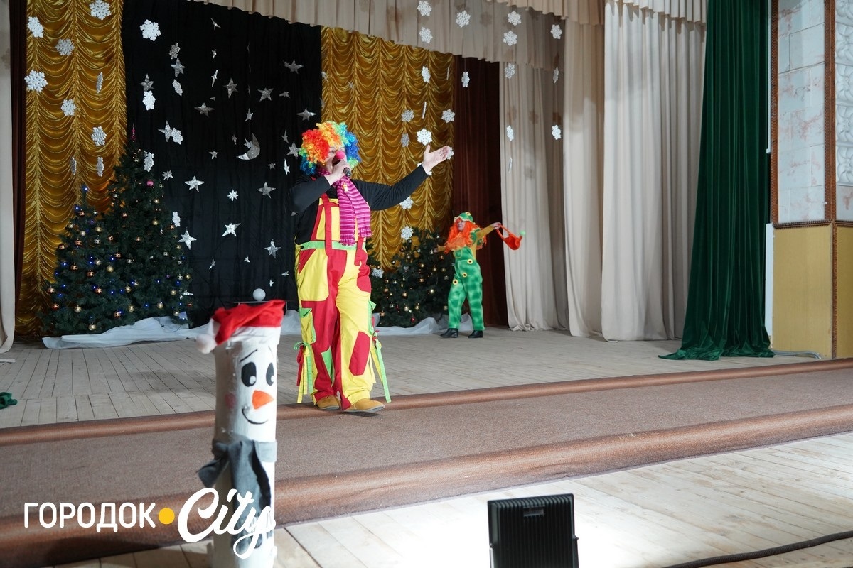 «Новорічна магія» без гаджетів. У Городоцькому будинку культури провели різдвяний ранок для школярів