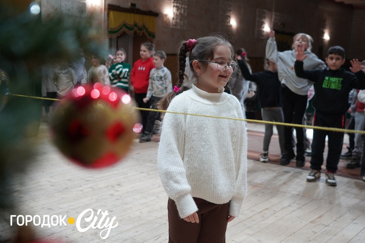 «Новорічна магія» без гаджетів. У Городоцькому будинку культури провели різдвяний ранок для школярів