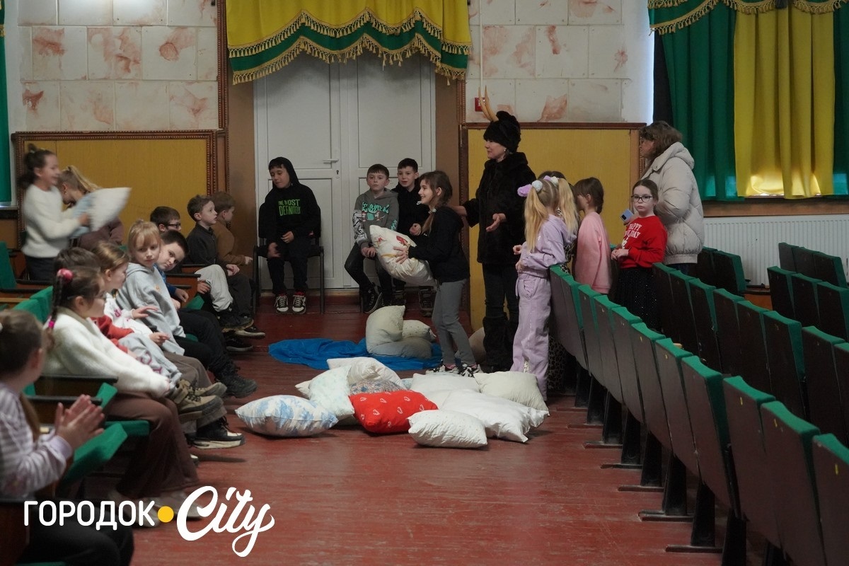 «Новорічна магія» без гаджетів. У Городоцькому будинку культури провели різдвяний ранок для школярів