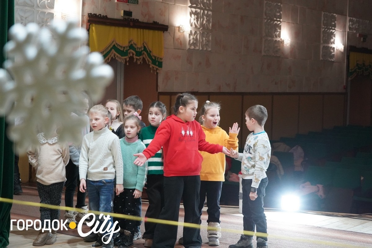 «Новорічна магія» без гаджетів. У Городоцькому будинку культури провели різдвяний ранок для школярів