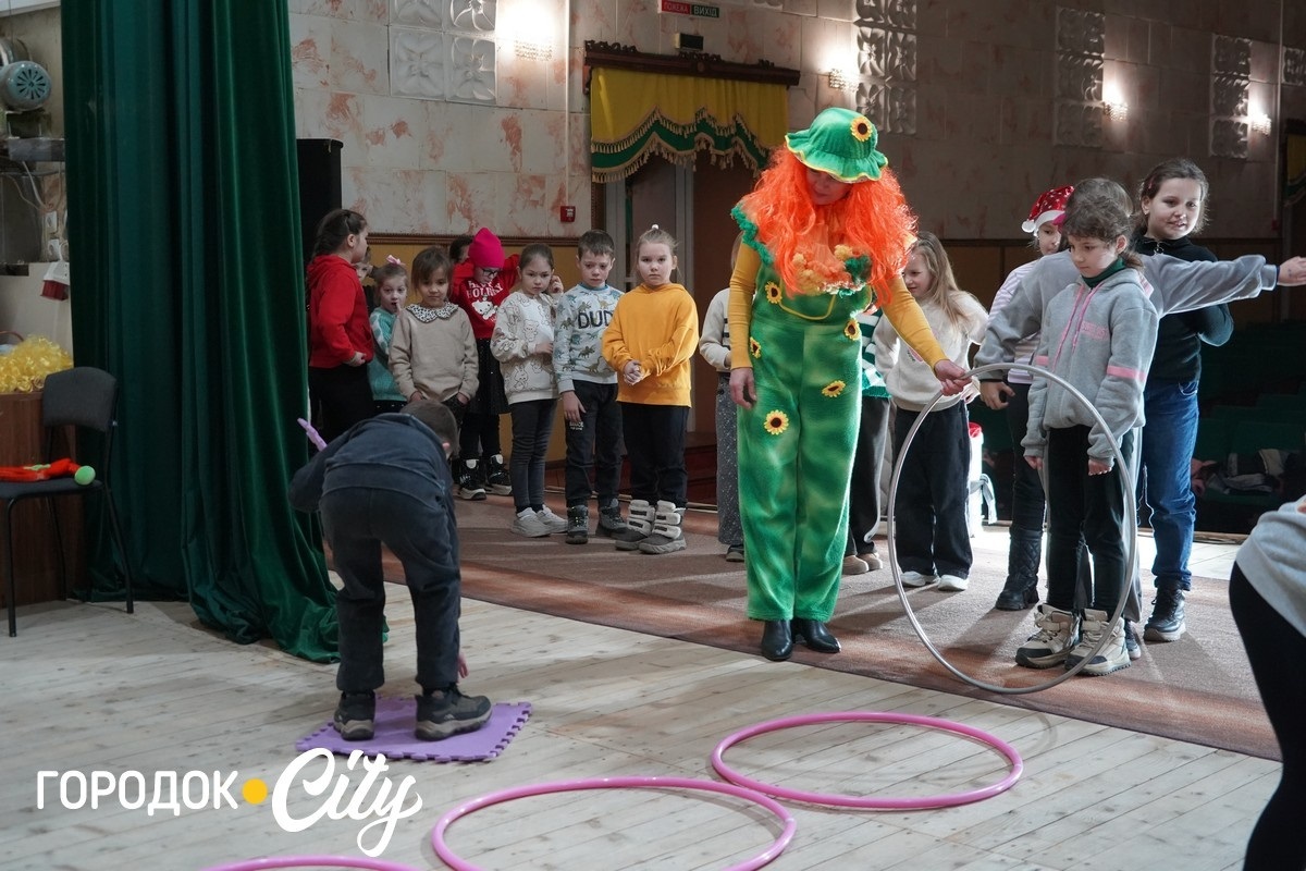 «Новорічна магія» без гаджетів. У Городоцькому будинку культури провели різдвяний ранок для школярів