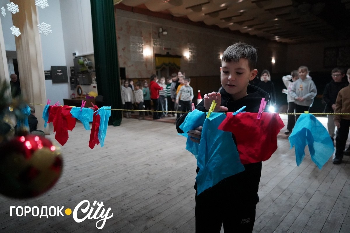 «Новорічна магія» без гаджетів. У Городоцькому будинку культури провели різдвяний ранок для школярів