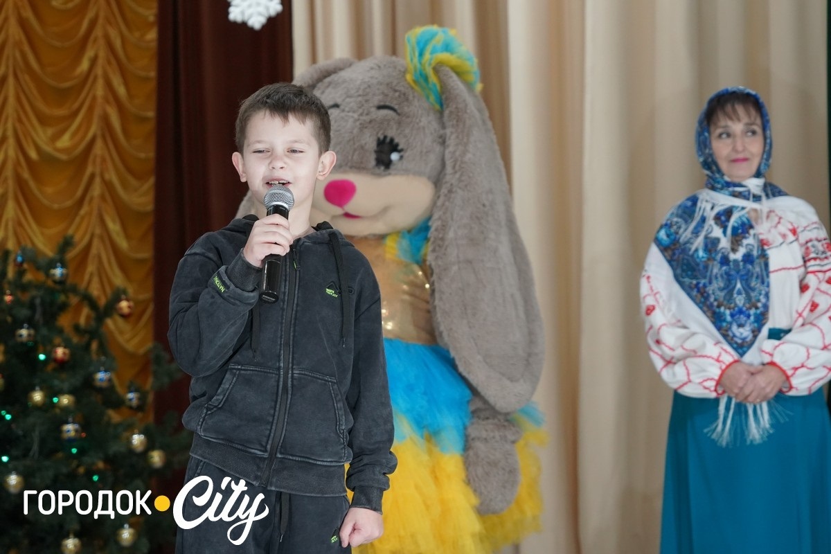 «Новорічна магія» без гаджетів. У Городоцькому будинку культури провели різдвяний ранок для школярів