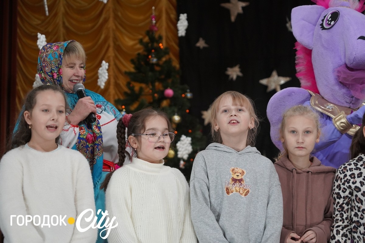 «Новорічна магія» без гаджетів. У Городоцькому будинку культури провели різдвяний ранок для школярів