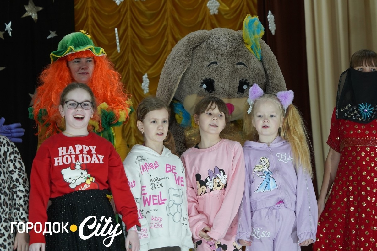 «Новорічна магія» без гаджетів. У Городоцькому будинку культури провели різдвяний ранок для школярів