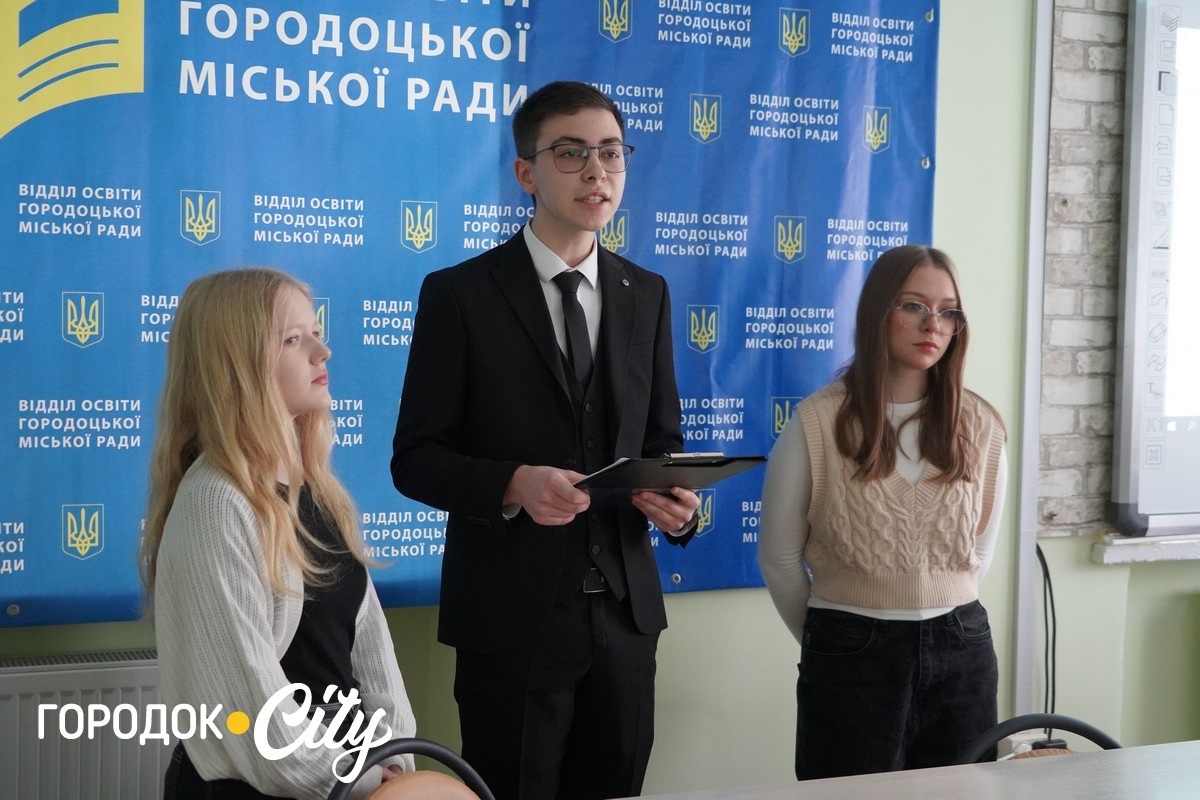 Різдвяна зустріч молоді з керівництвом громади: школярі Городка презентували ідеї розвитку