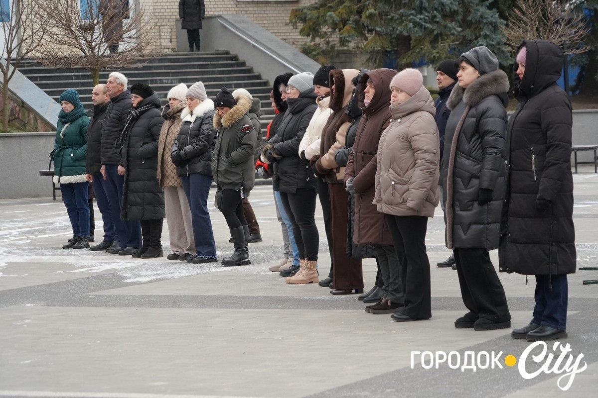 «Він називав мене другою мамою». У Городку вшанували пам’ять полеглого Героя Максима Коваля