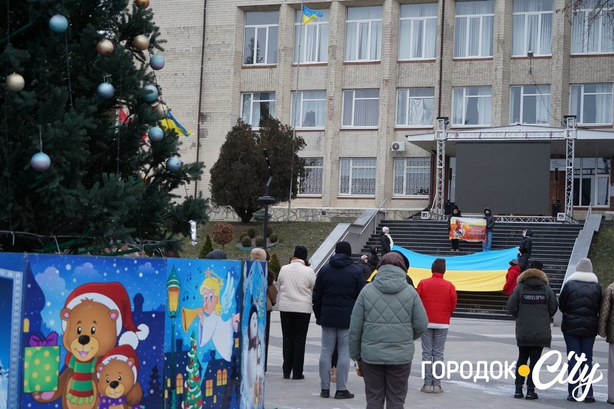 «Він називав мене другою мамою». У Городку вшанували пам’ять полеглого Героя Максима Коваля