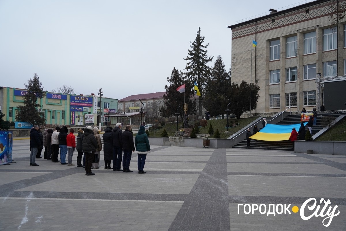 «Він називав мене другою мамою». У Городку вшанували пам’ять полеглого Героя Максима Коваля