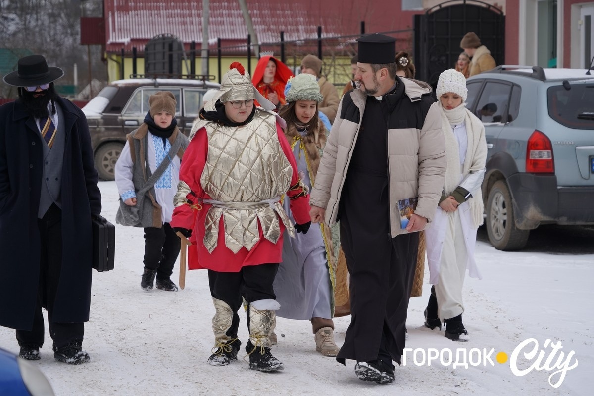 Різдвяна коляда мандрує Городоччиною: традиція, що єднає громаду