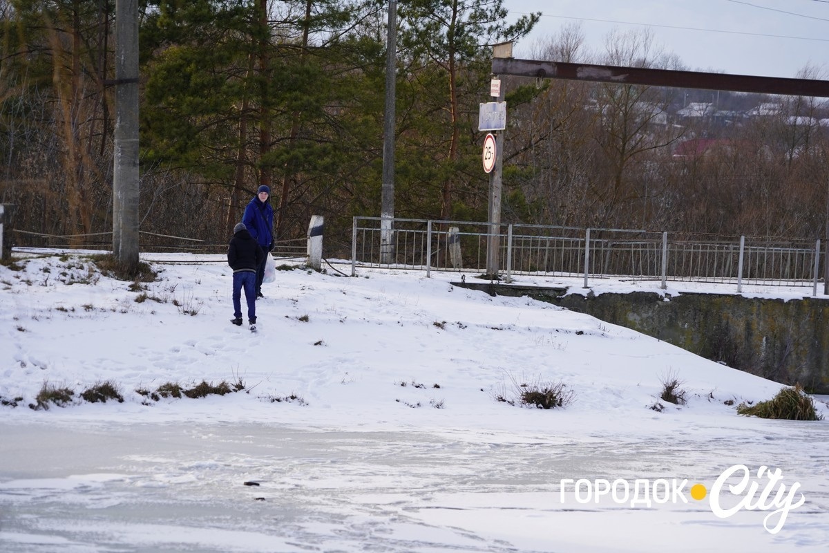 Риболовля взимку без трагедій: що мають знати городоччани перед виходом на лід