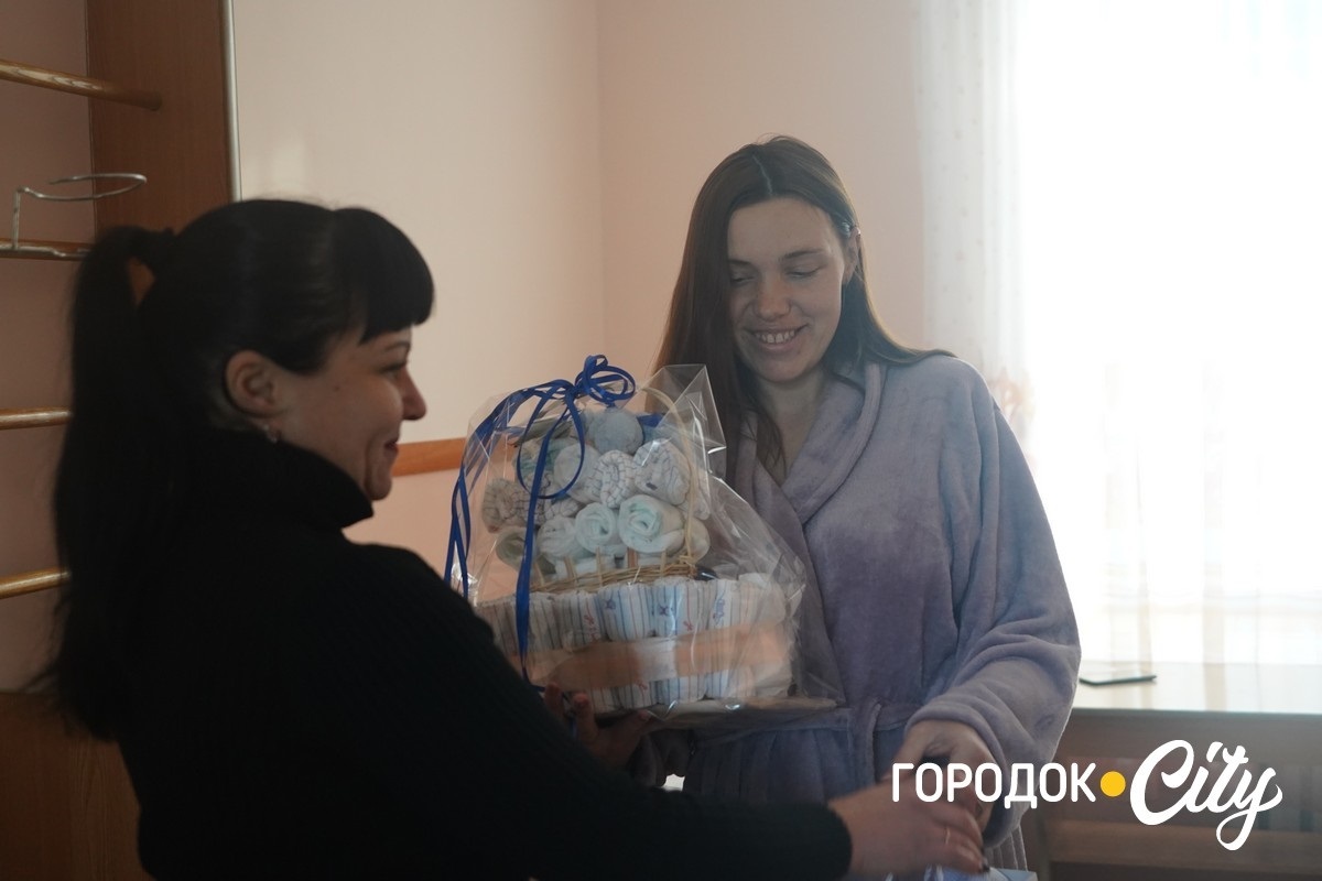 Родину першого немовляти року від імені Городоцької міськради привітала секретар міськради Олена Гріх.