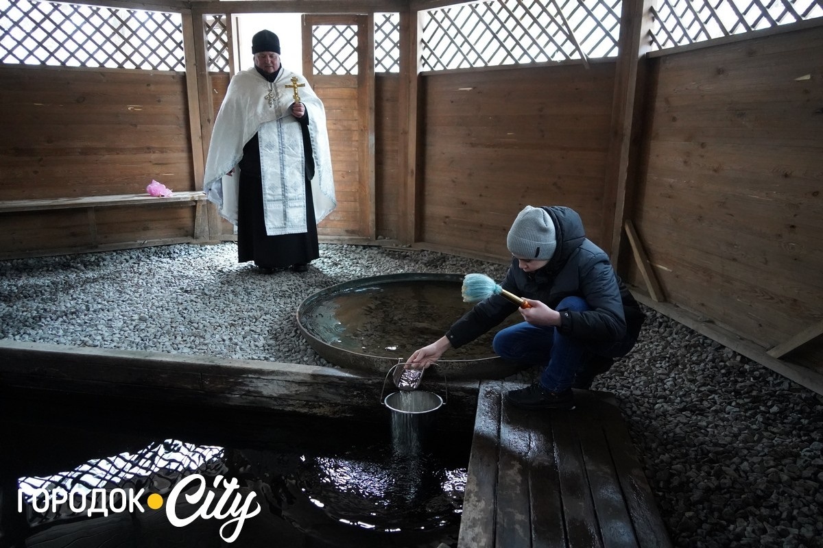 Водохреще-2026. На Городоччині відзначили свято освяченням води та пірнанням у купіль