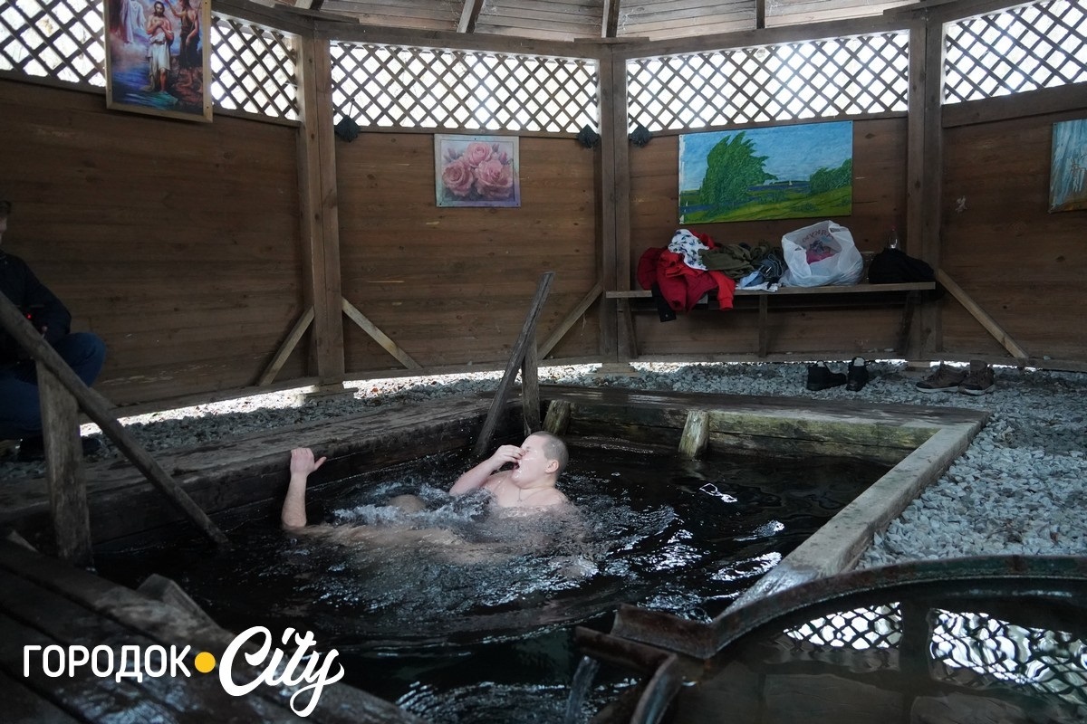 Водохреще-2026. На Городоччині відзначили свято освяченням води та пірнанням у купіль