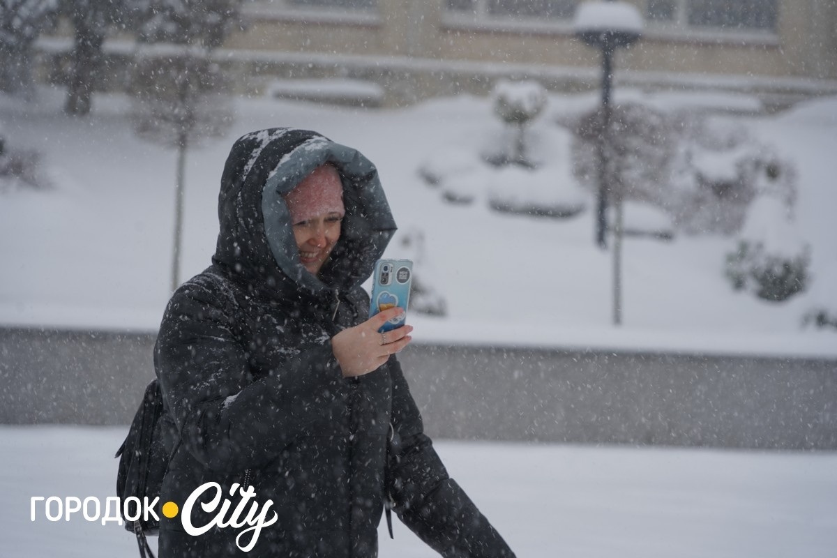 Сніговий колапс: як Городок долає негоду