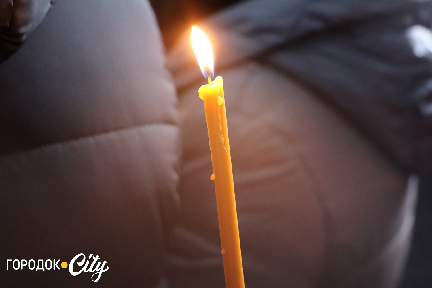 Сльози на снігу й тиша скорботи: Городоцька громада попрощалася з Олегом Мельником