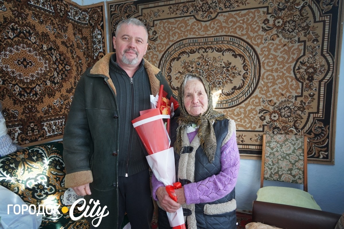 Лідія Шалашова з онуком Олександром.