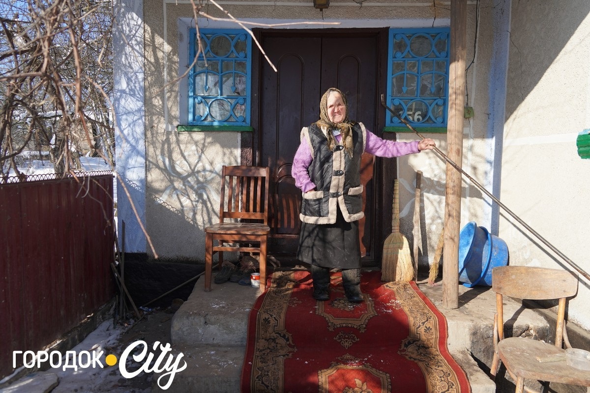 «Моторна бабуся»: найстарша жителька села Стара Пісочна Лідія Шалашова відзначила 95-річчя