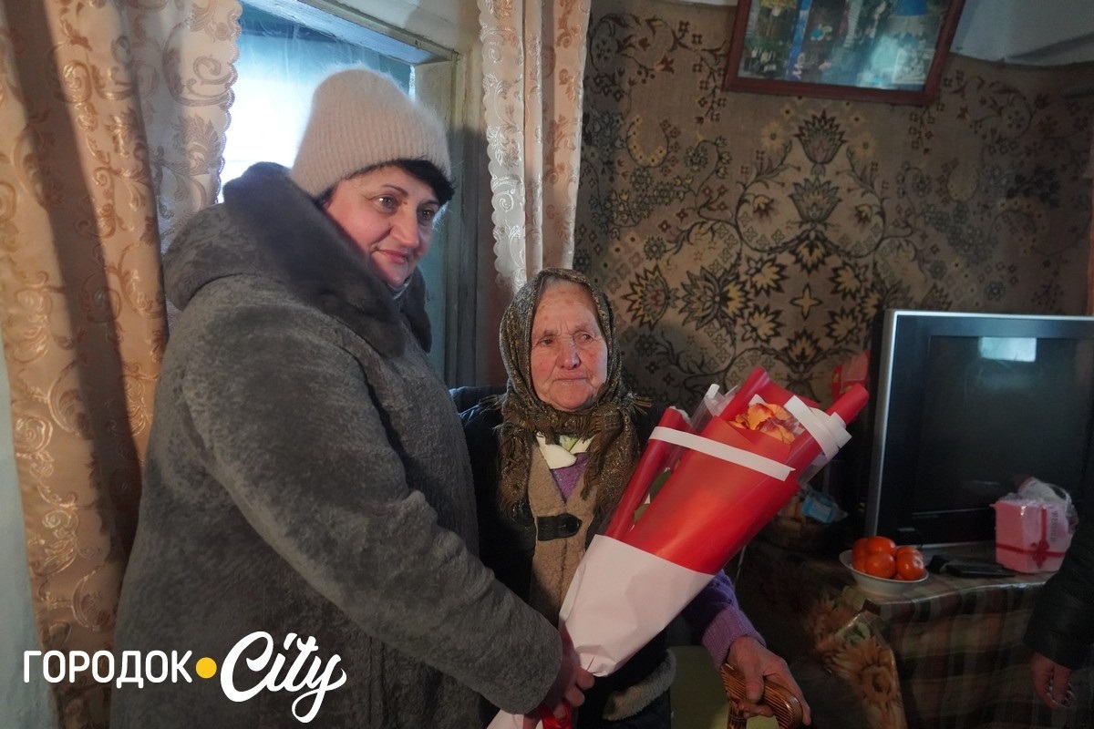 «Моторна бабуся»: найстарша жителька села Стара Пісочна Лідія Шалашова відзначила 95-річчя