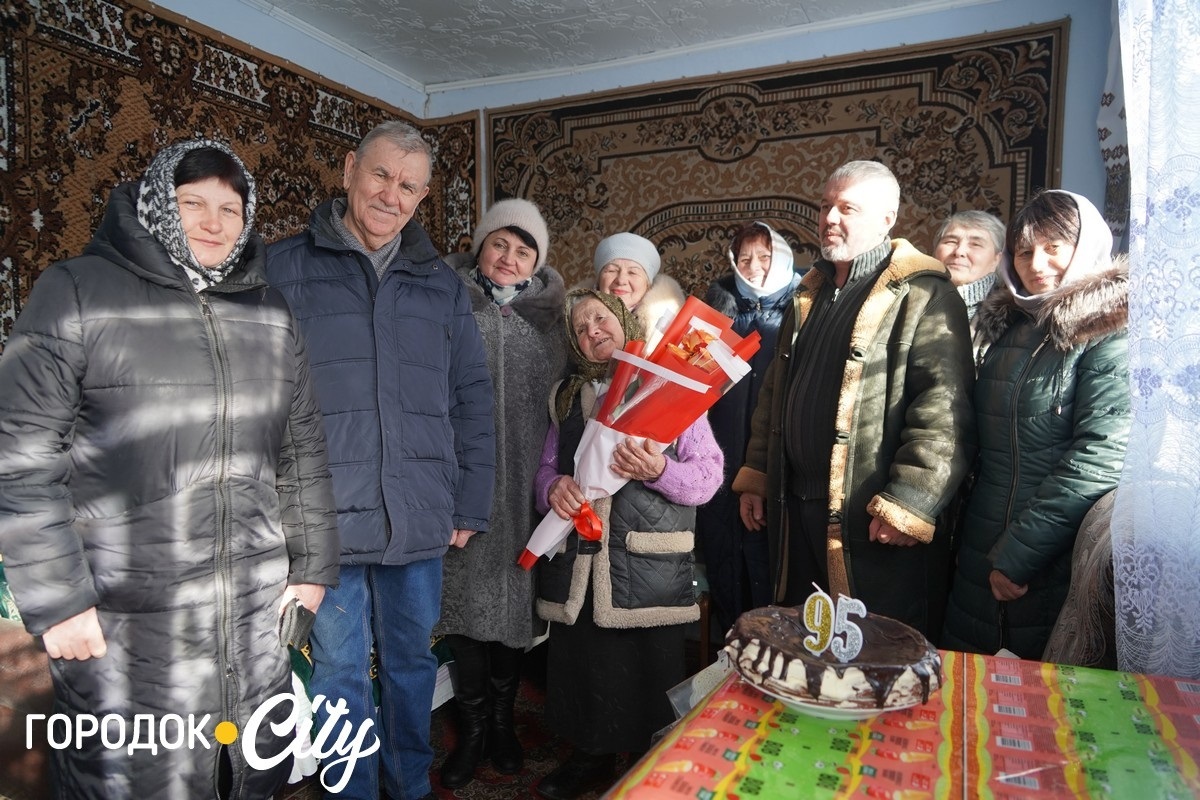 «Моторна бабуся»: найстарша жителька села Стара Пісочна Лідія Шалашова відзначила 95-річчя